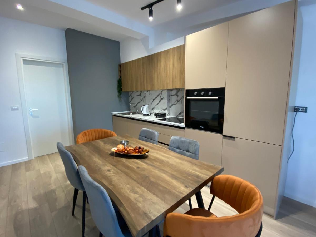 Brand New Apts Located At The City'S Main Square-100 Mbs Wifi Durres Exterior photo
