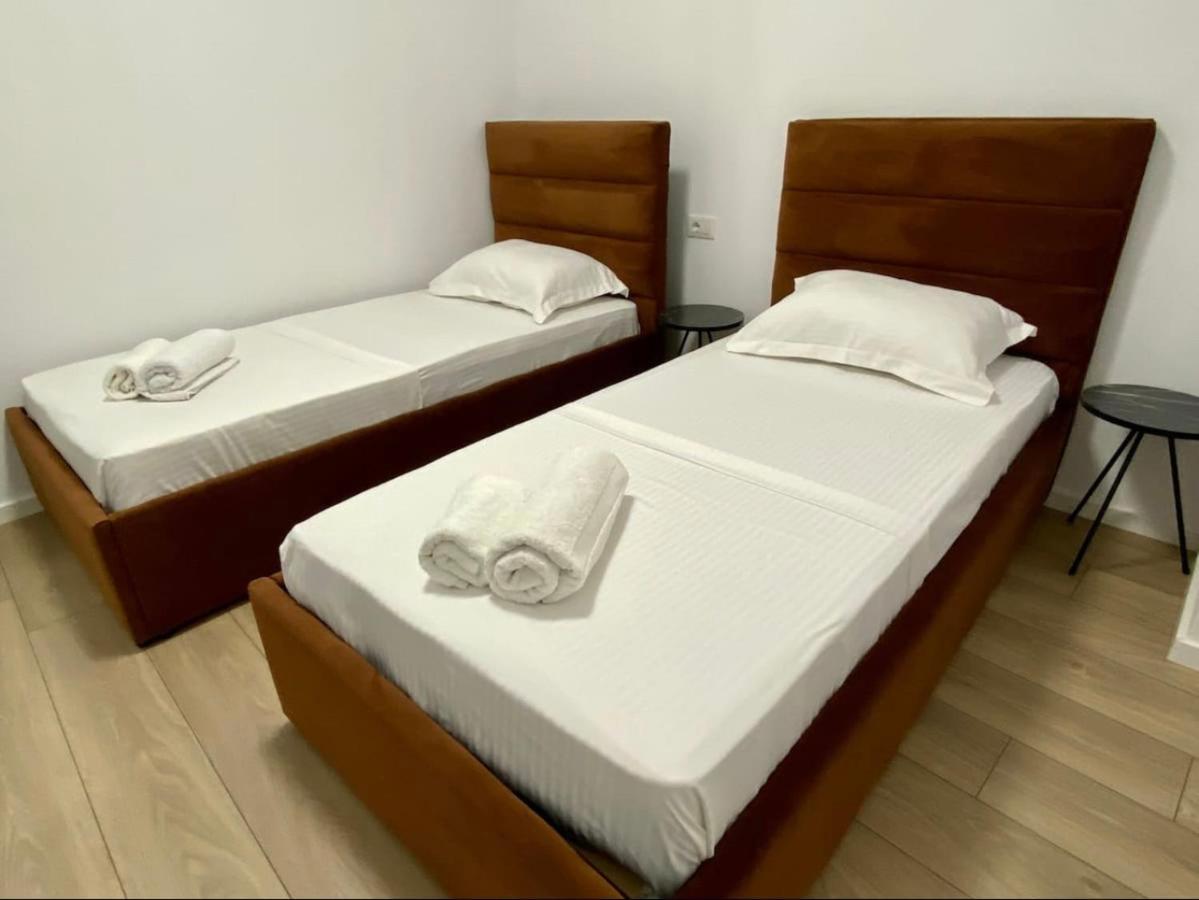 Brand New Apts Located At The City'S Main Square-100 Mbs Wifi Durres Exterior photo