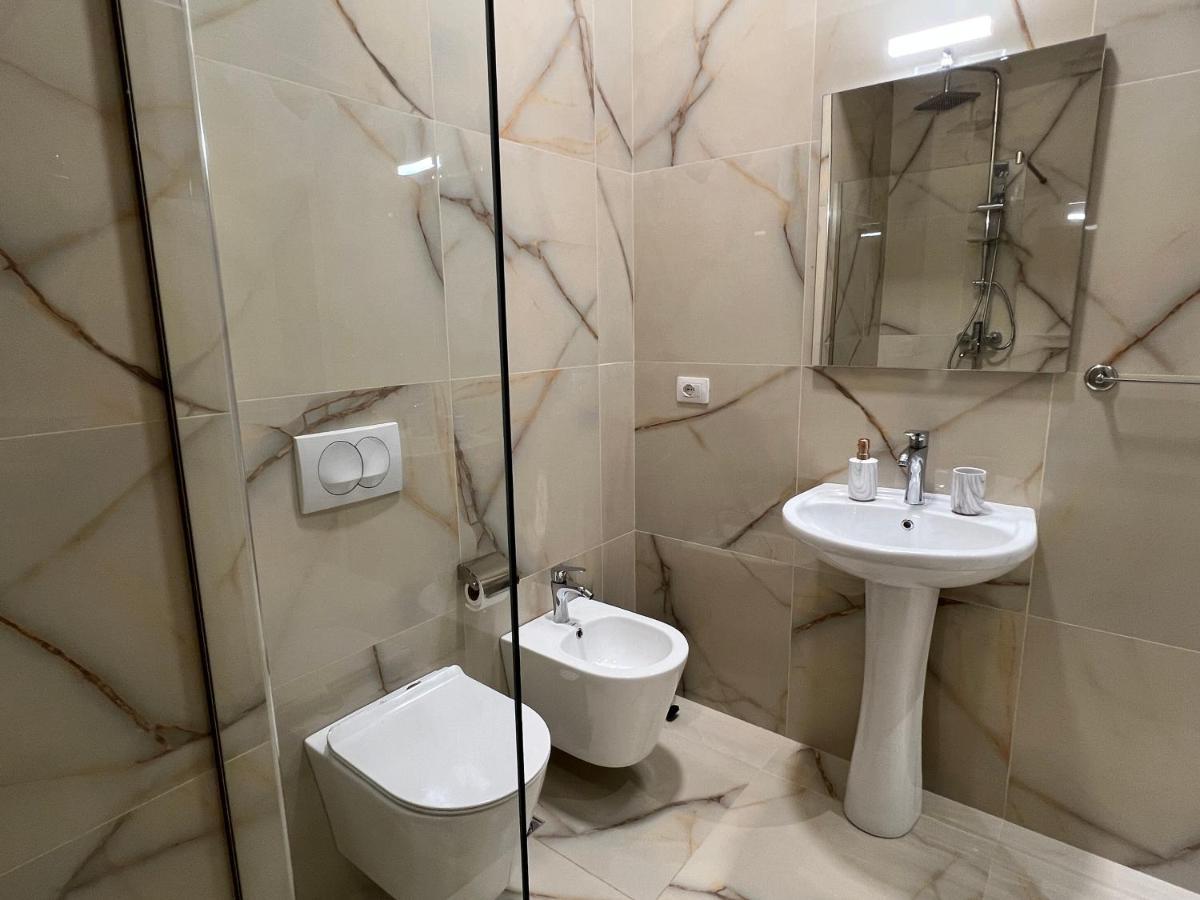 Brand New Apts Located At The City'S Main Square-100 Mbs Wifi Durres Exterior photo