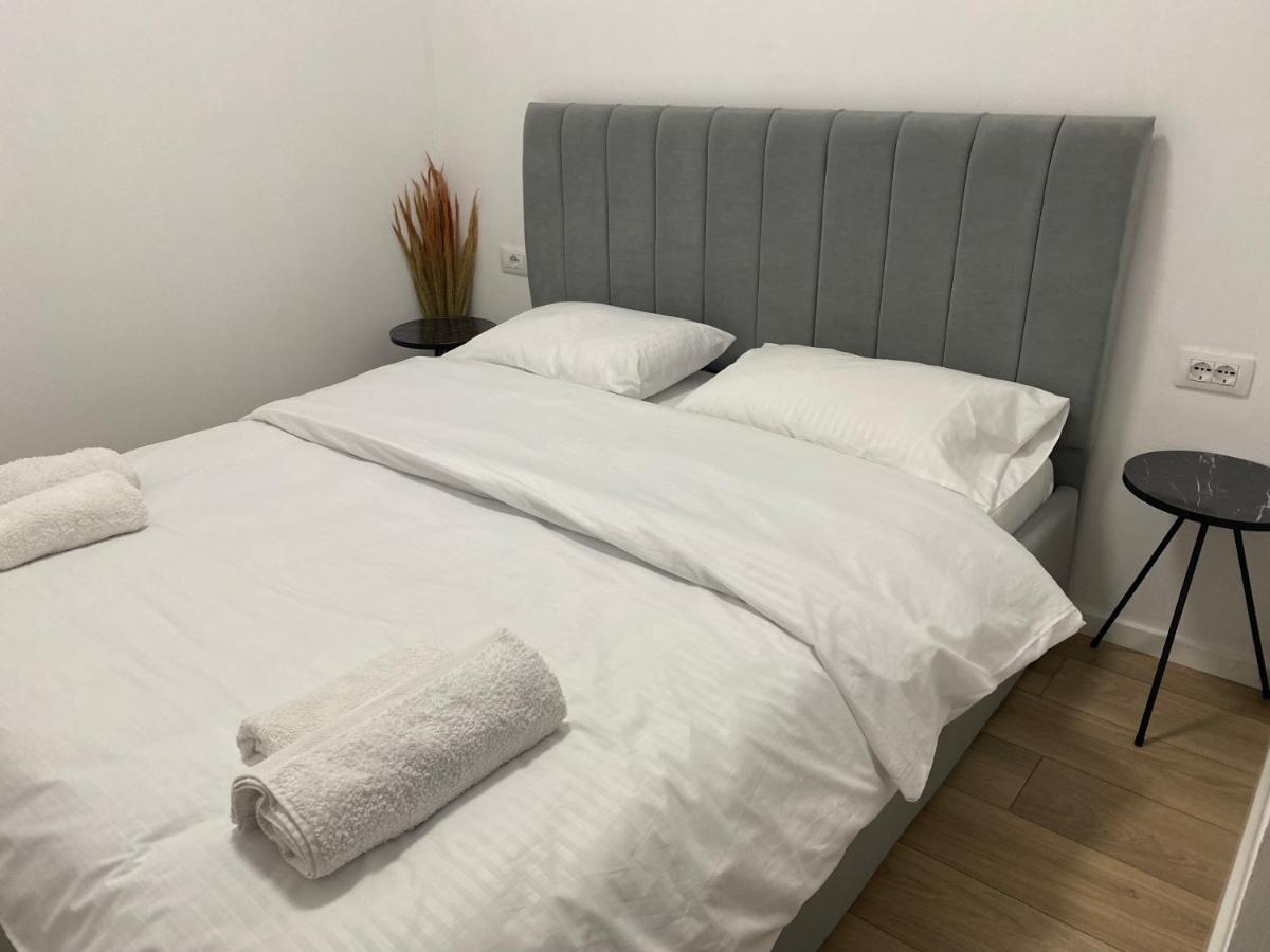 Brand New Apts Located At The City'S Main Square-100 Mbs Wifi Durres Exterior photo