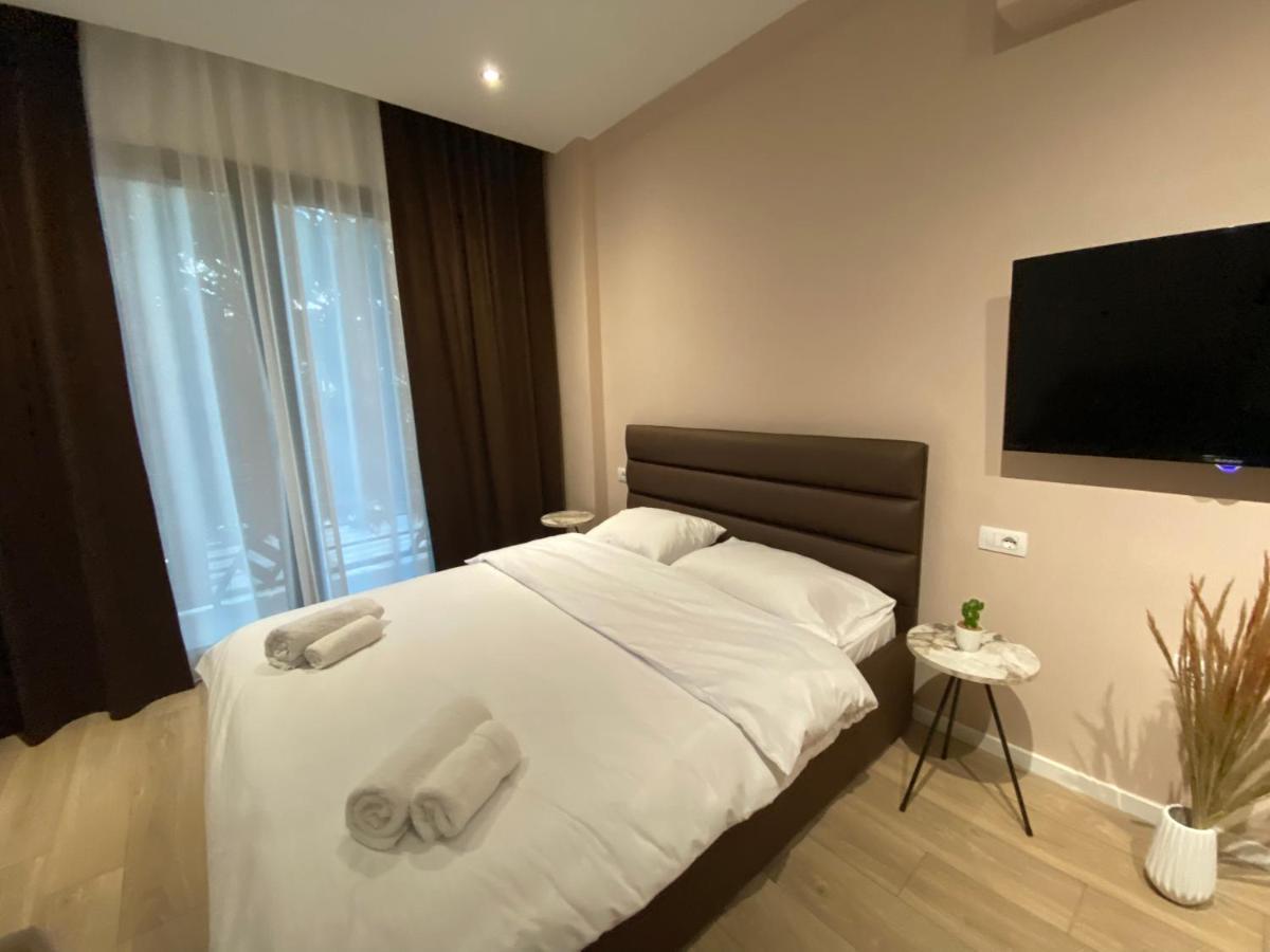 Brand New Apts Located At The City'S Main Square-100 Mbs Wifi Durres Exterior photo